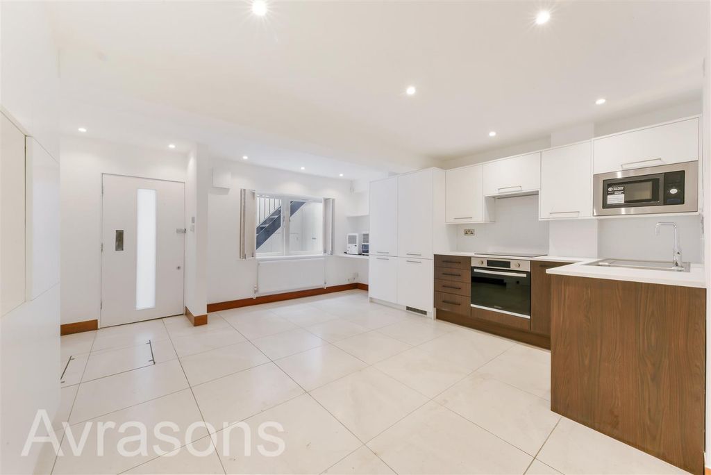 Property photo 2 of 9 Kitchen