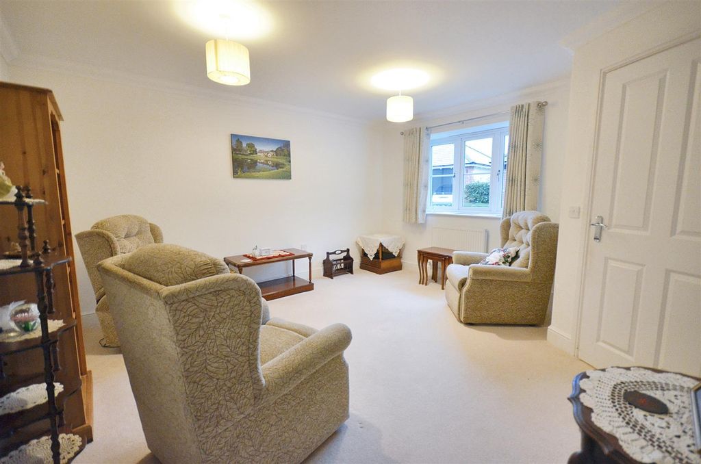 Property photo 3 of 10 Sitting Room