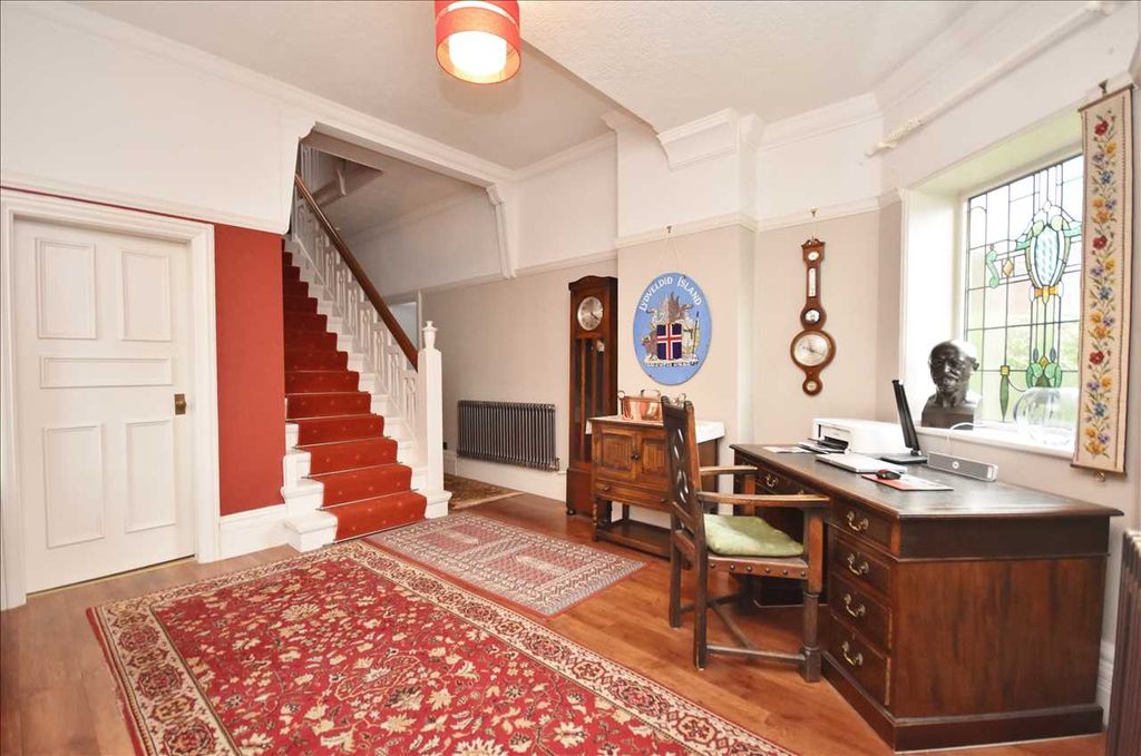 Property photo 3 of 23
