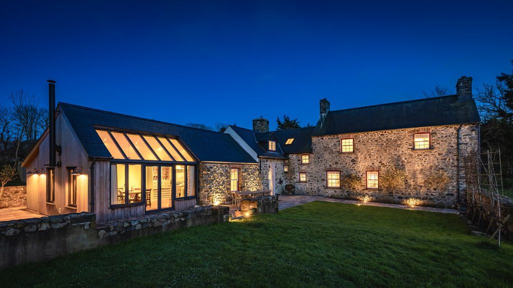 Property photo 1 of 42