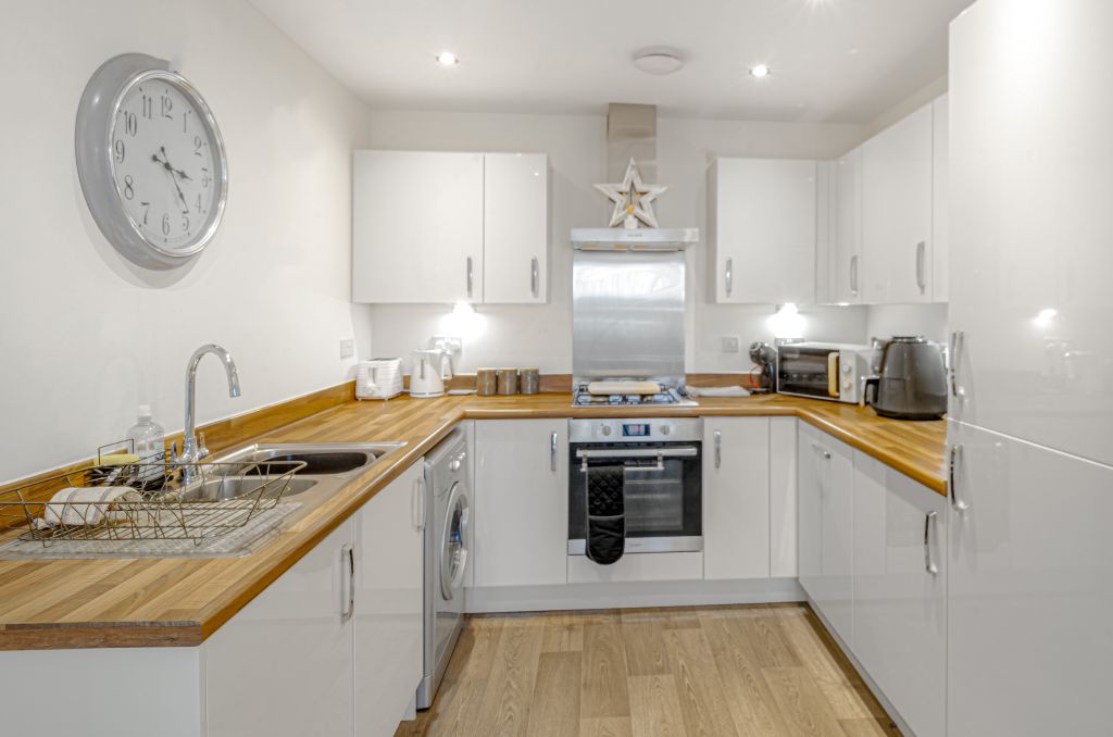 Property photo 2 of 22 Advert-23