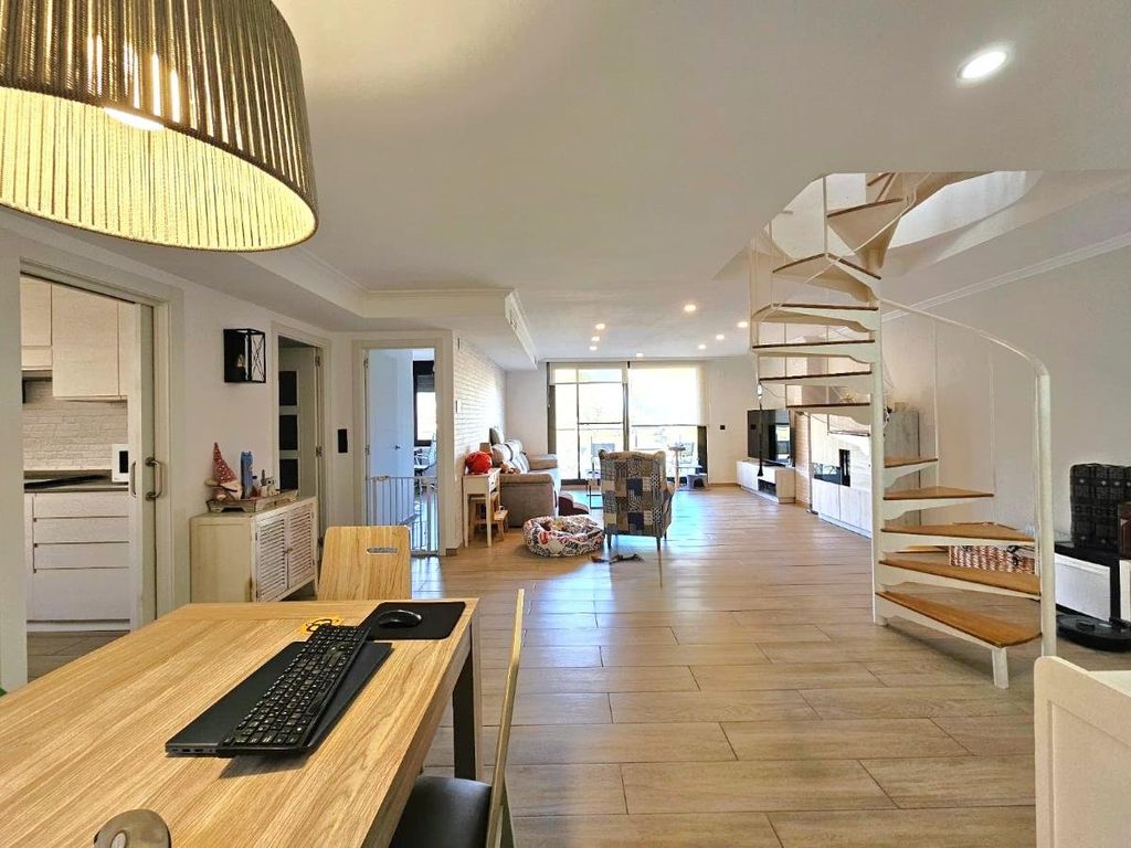 Property photo 1 of 36 Penthouse With Tenants
