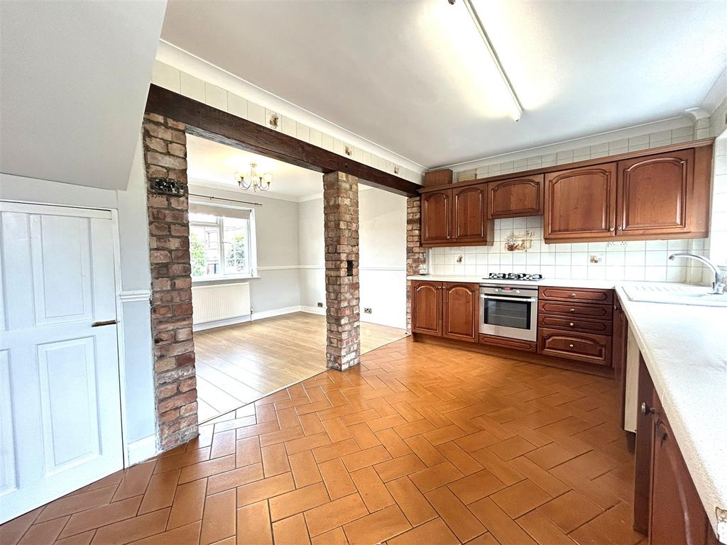 Property photo 3 of 14 Kitchen