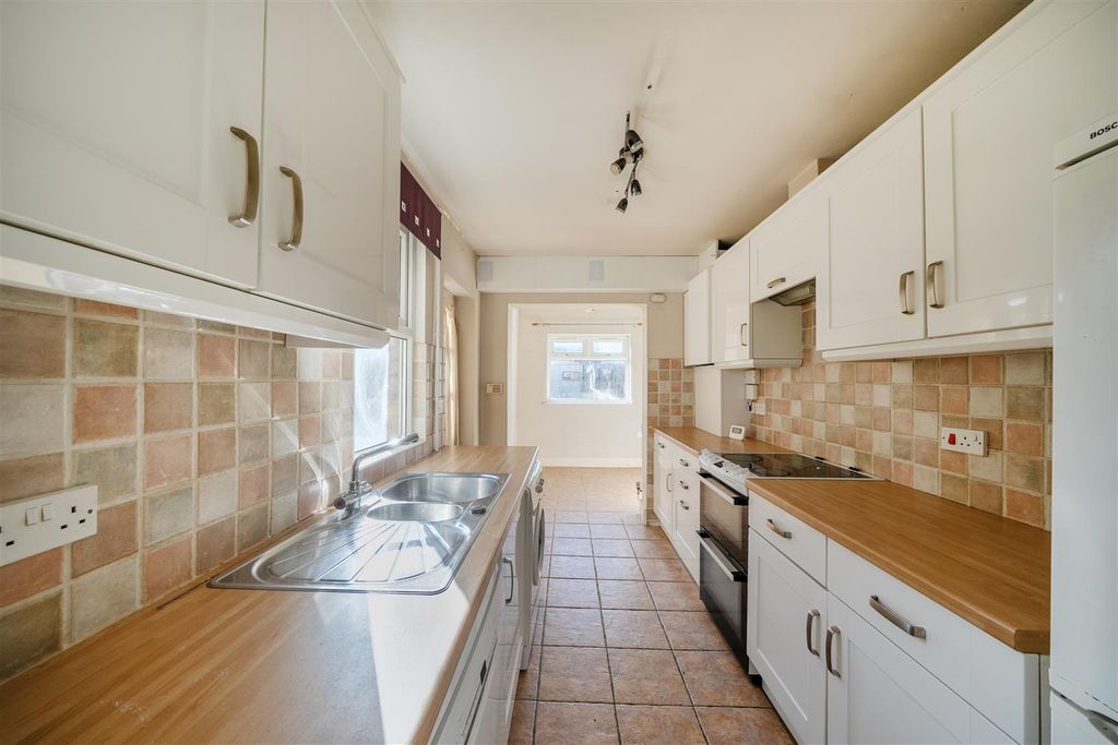Property photo 2 of 12 Grove Road - Kitchen 2.Jpg