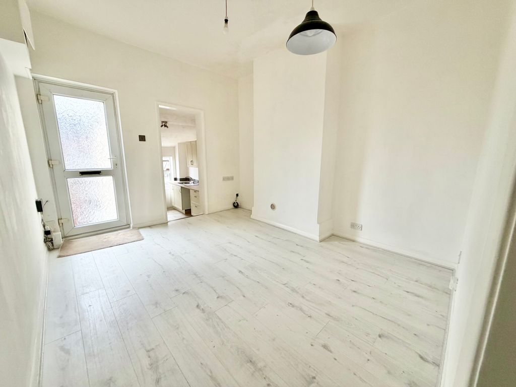 Property photo 2 of 6 Img_4331