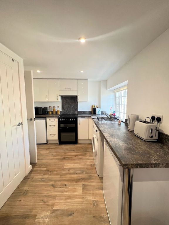 Property photo 3 of 11 Kitchen