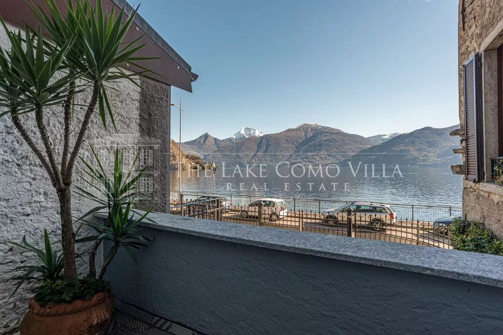 Property photo 2 of 40