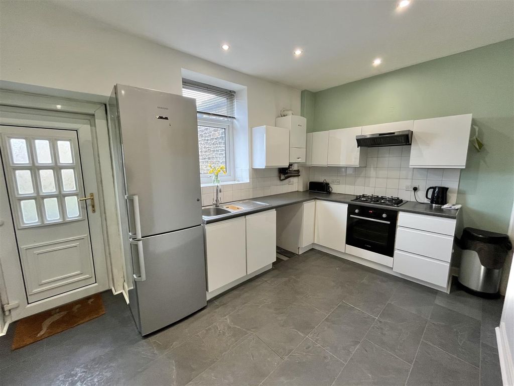 Property photo 3 of 8 Dining Kitchen