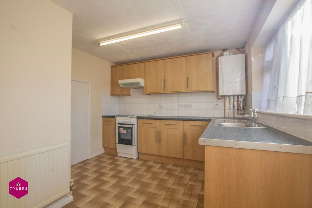 Property photo 2 of 10 Kitchen