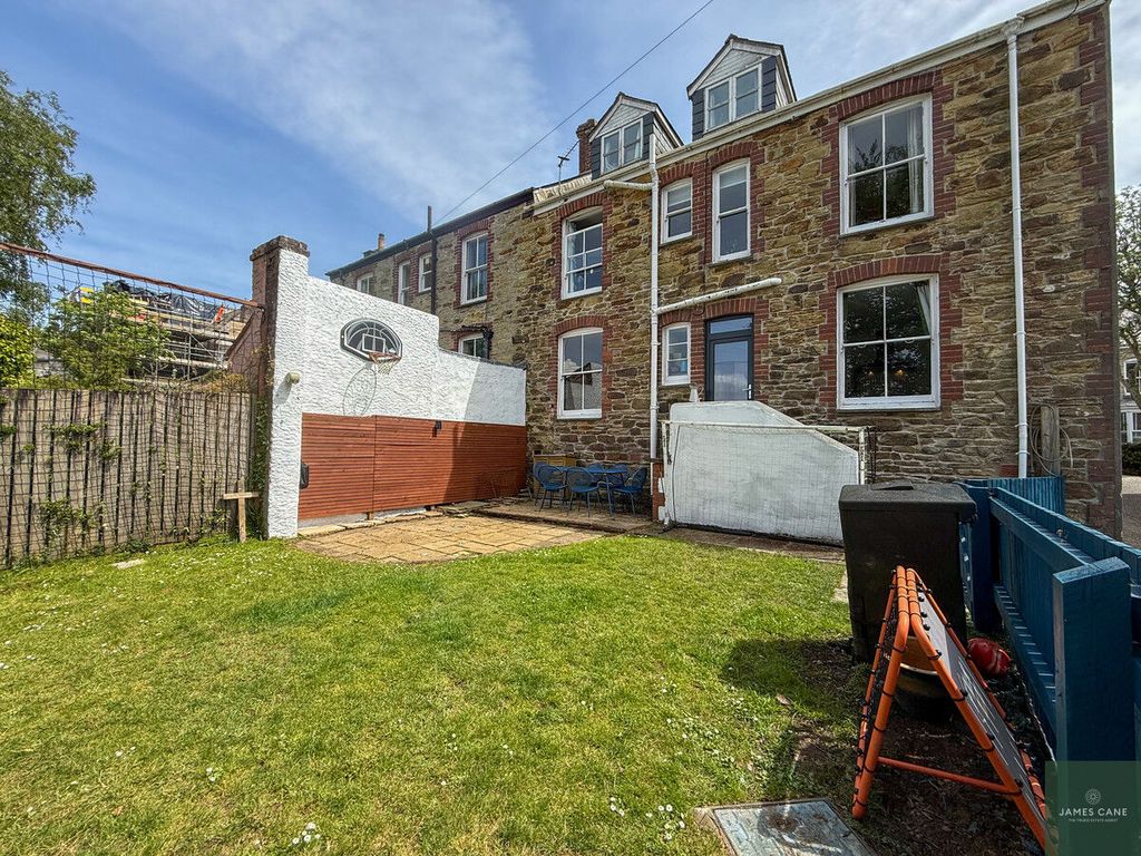 Property photo 2 of 30