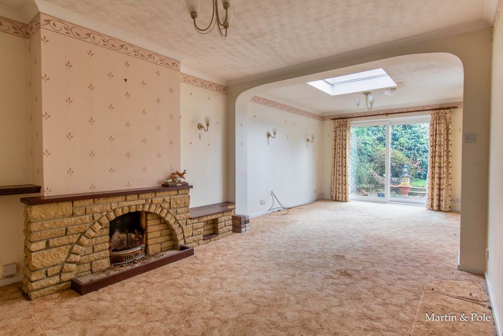 Property photo 3 of 12