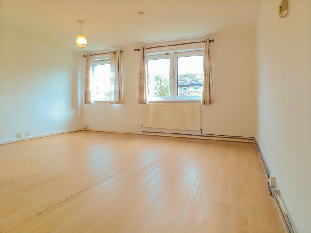 Property photo 1 of 8 Living Room