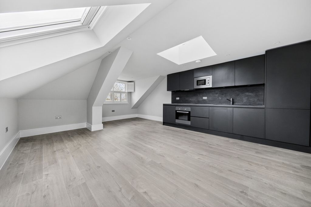 Property photo 2 of 12 1435105-12-69c3F9...