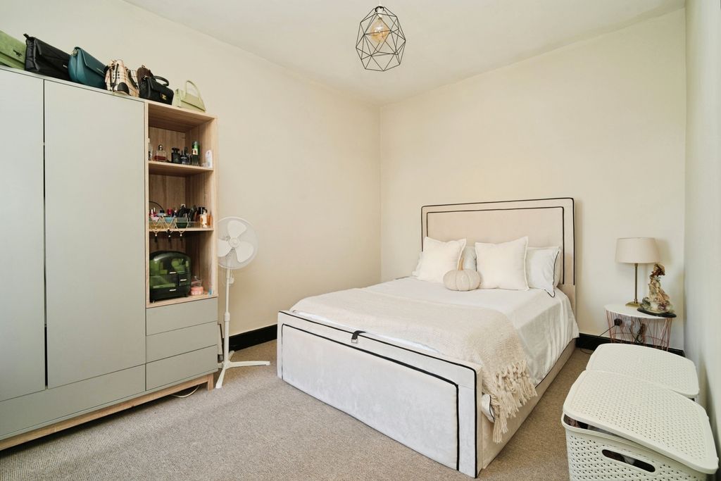 Property photo 2 of 11 Pbox-Img.Jpg
