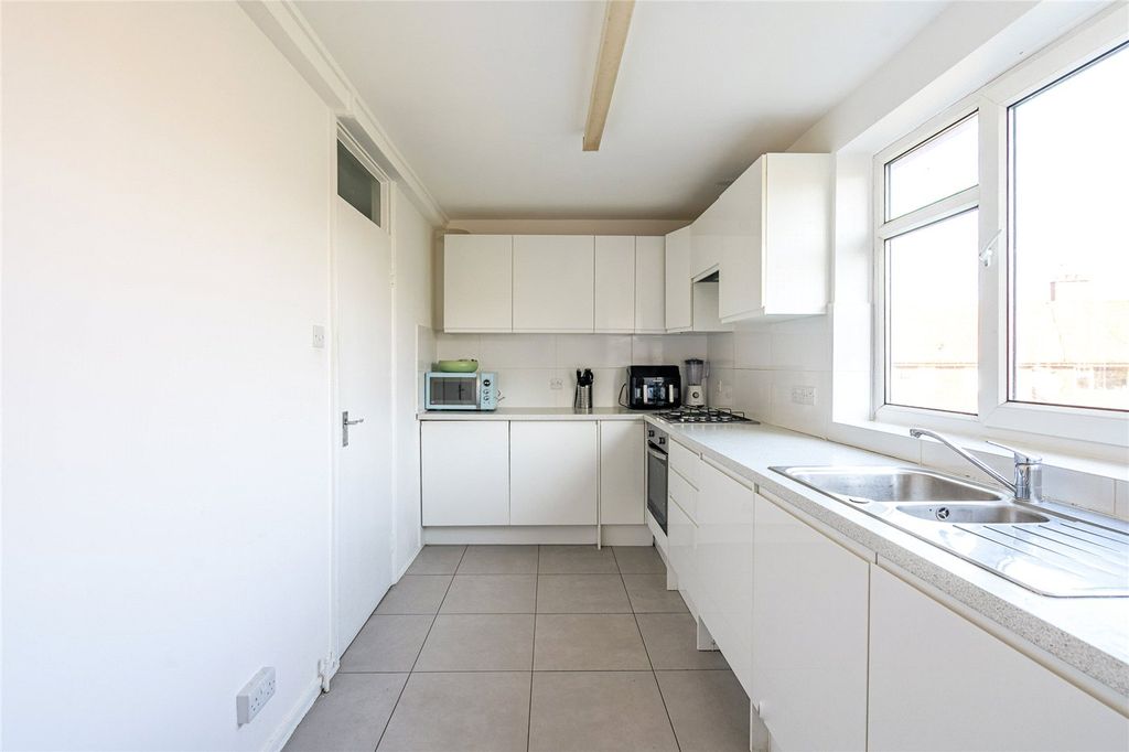 Property photo 3 of 10 Picture No. 05