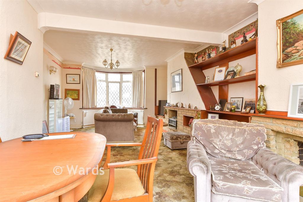 Property photo 3 of 12 Lounge/Diner