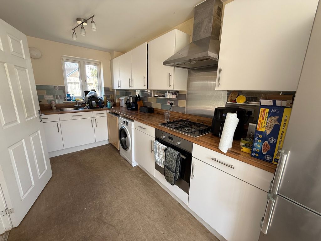 Property photo 3 of 15 Kitchen
