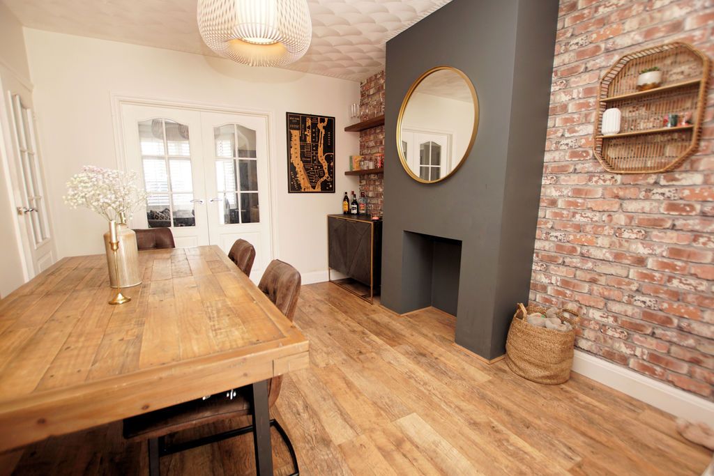 Property photo 3 of 20 Dining Area