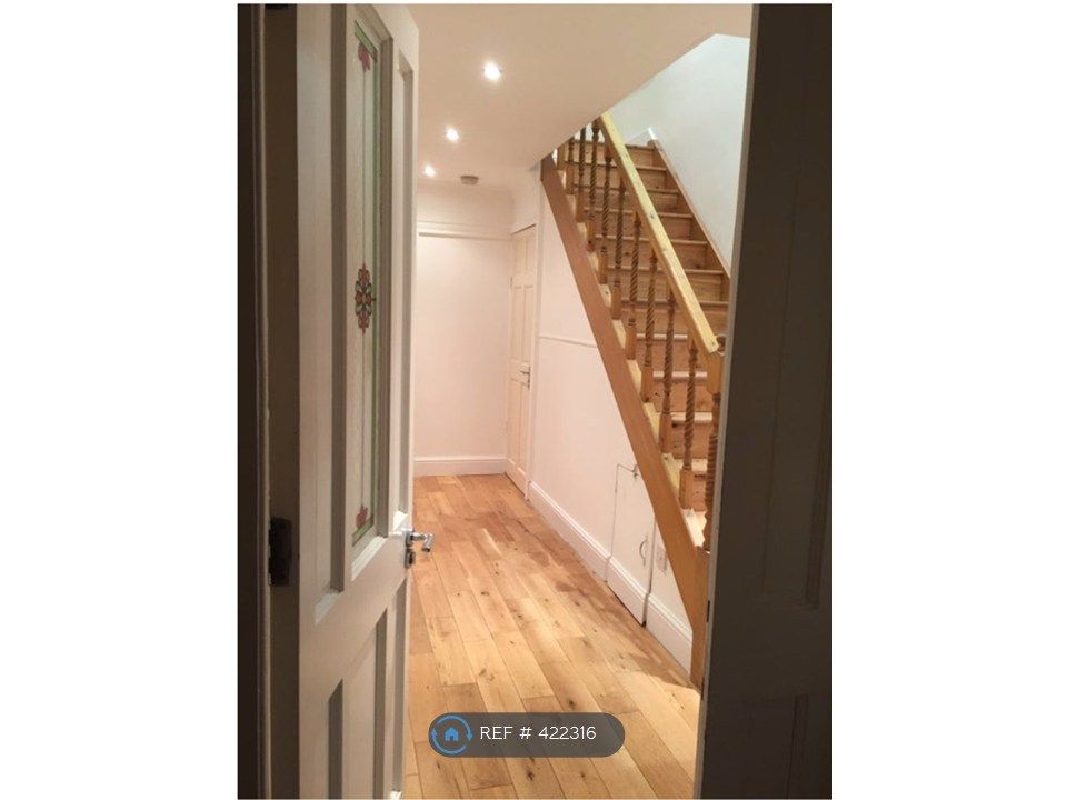 Property photo 2 of 9 Entry