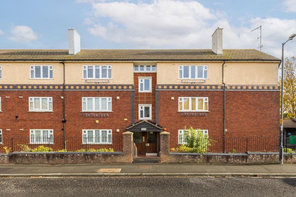 Property photo 2 of 17 54 Cutler Road, Bs13-1.Jpg