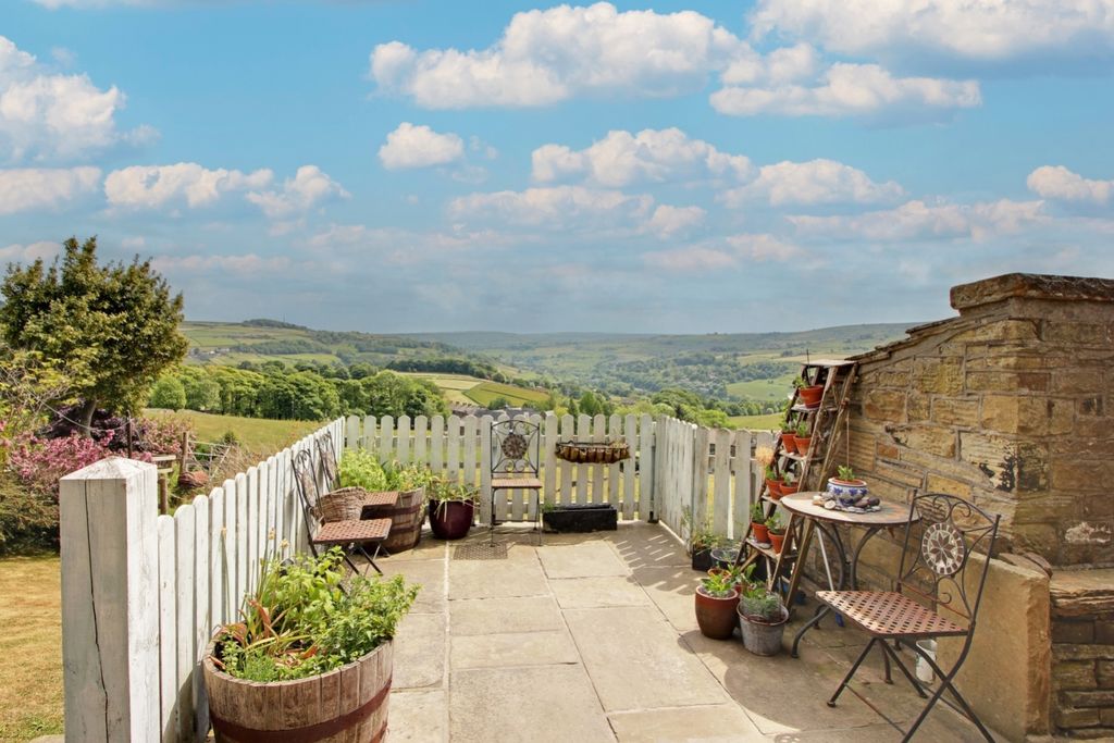 Property photo 2 of 24 Lrg_18 Garden B