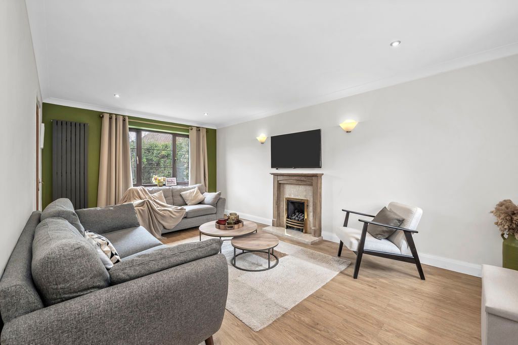 Property photo 2 of 20 Sitting Room