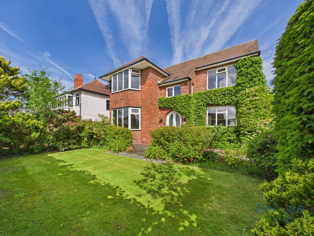 Property photo 2 of 34