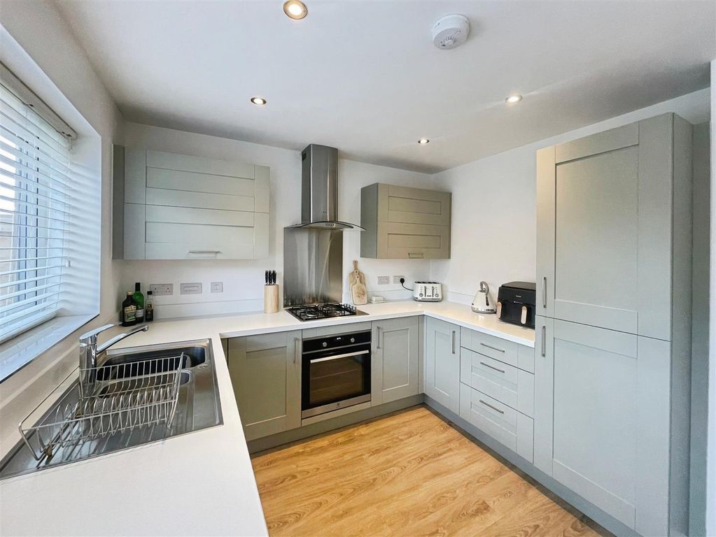 Property photo 2 of 31 Kitchen/Diner