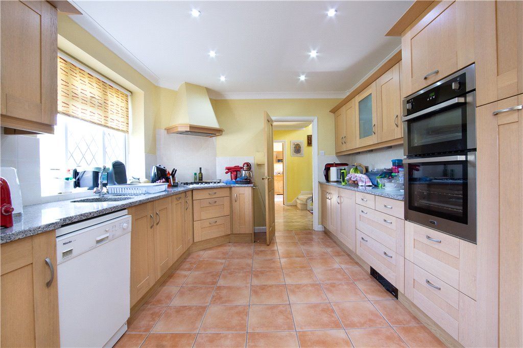 Property photo 2 of 41 Picture No. 18