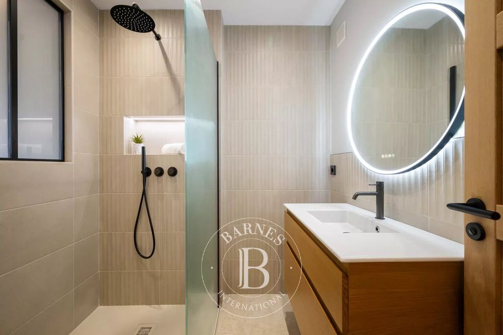 Property photo 2 of 37