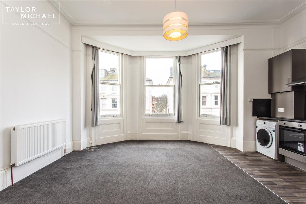 Property photo 3 of 11 Living Room