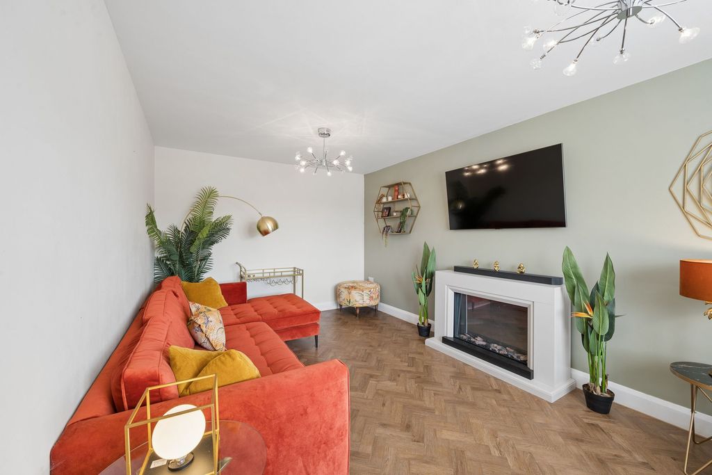 Property photo 2 of 32