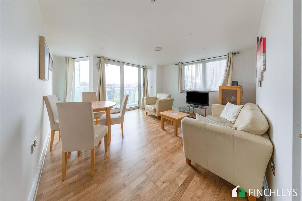 Property photo 3 of 11