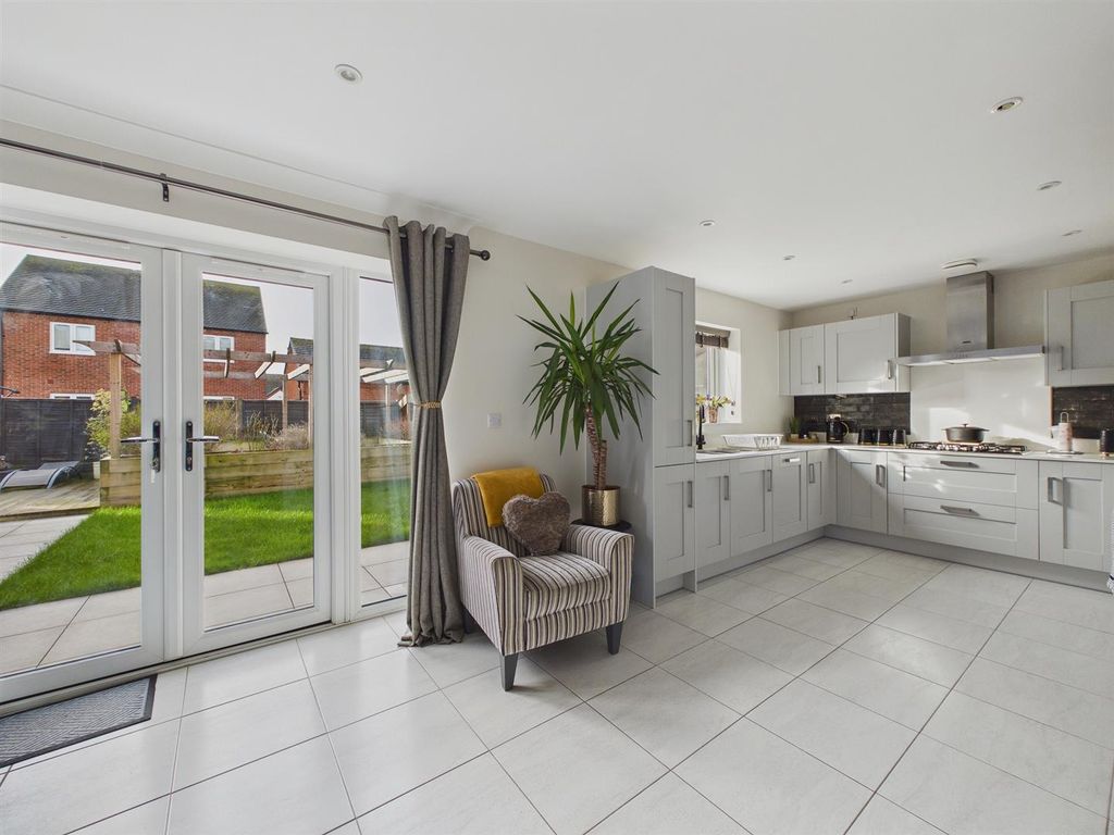 Property photo 2 of 25 Cam03972G0-Pr0253-Still001.Jpg