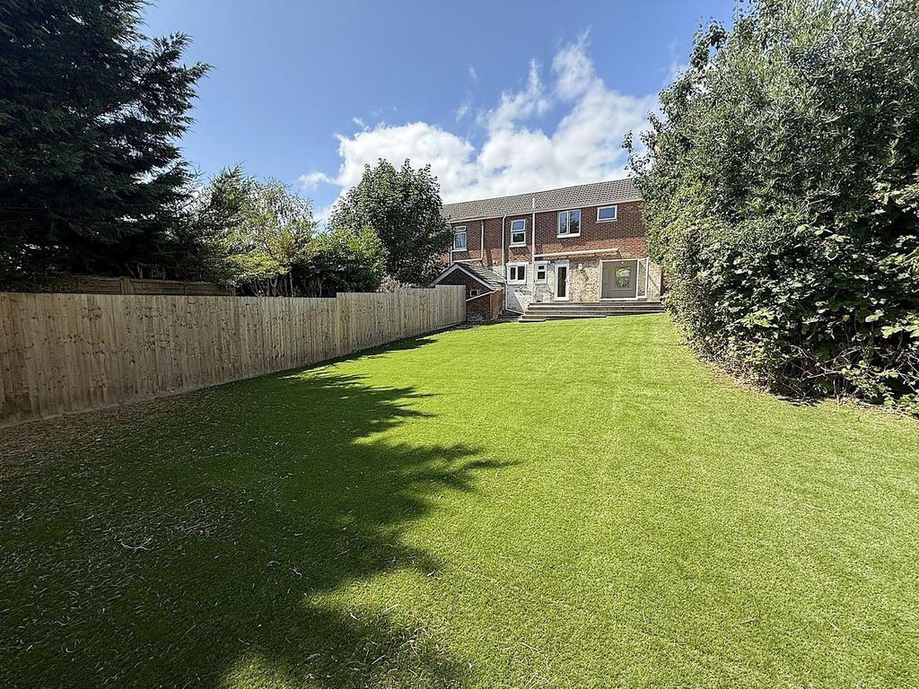 Property photo 2 of 28