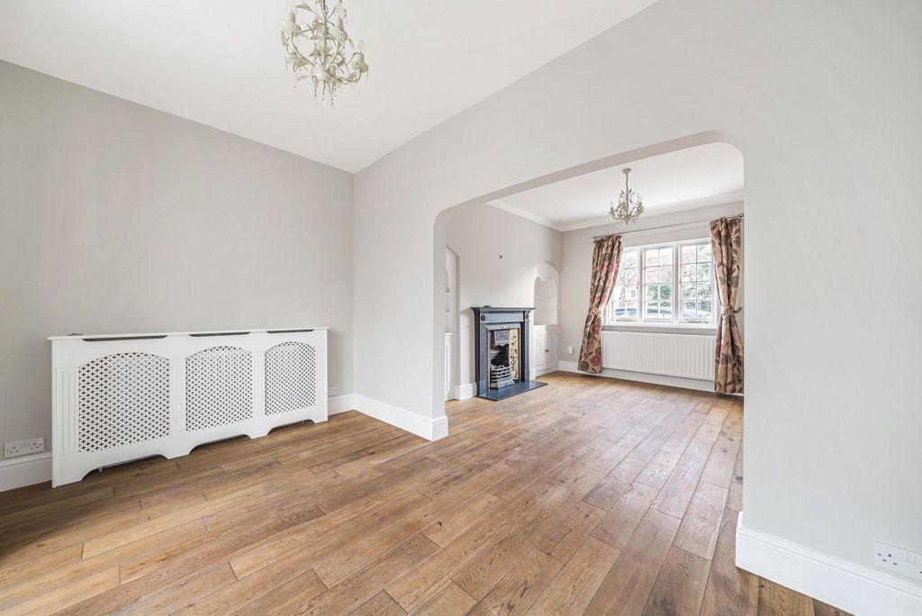 Property photo 2 of 10 Living/Dining Room