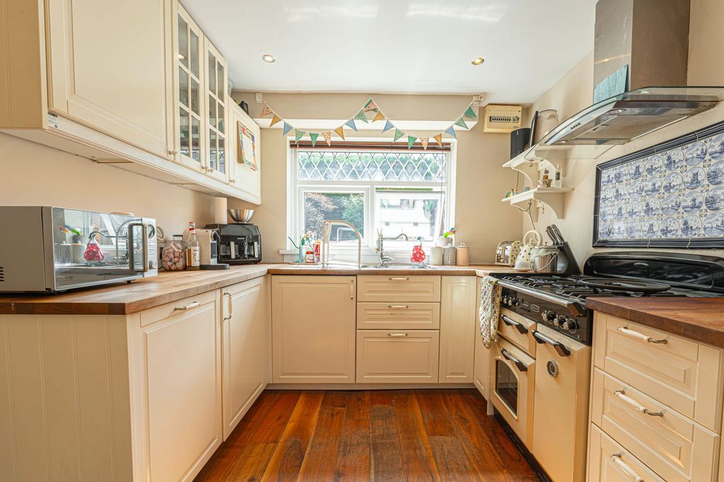 Property photo 2 of 51