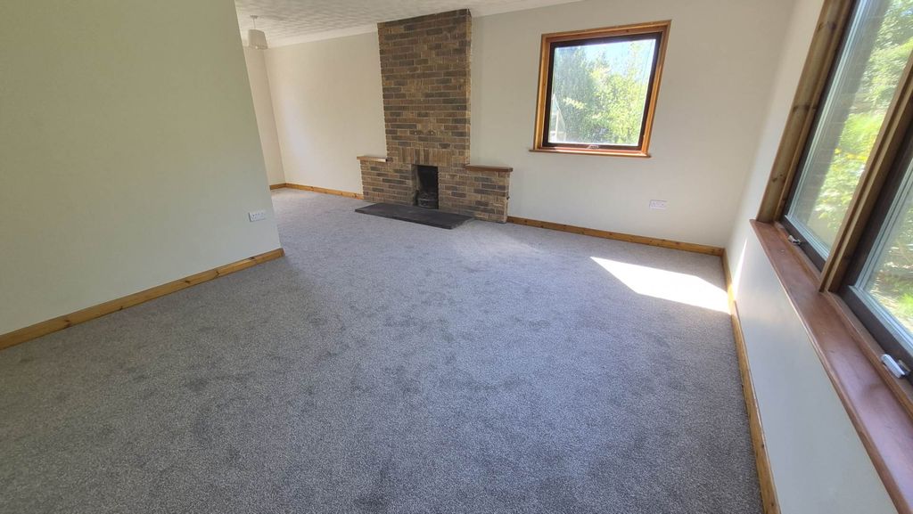 Property photo 3 of 34