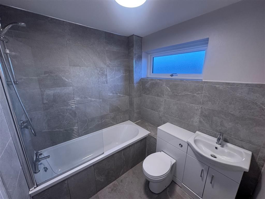 Property photo 2 of 8 Bathroom