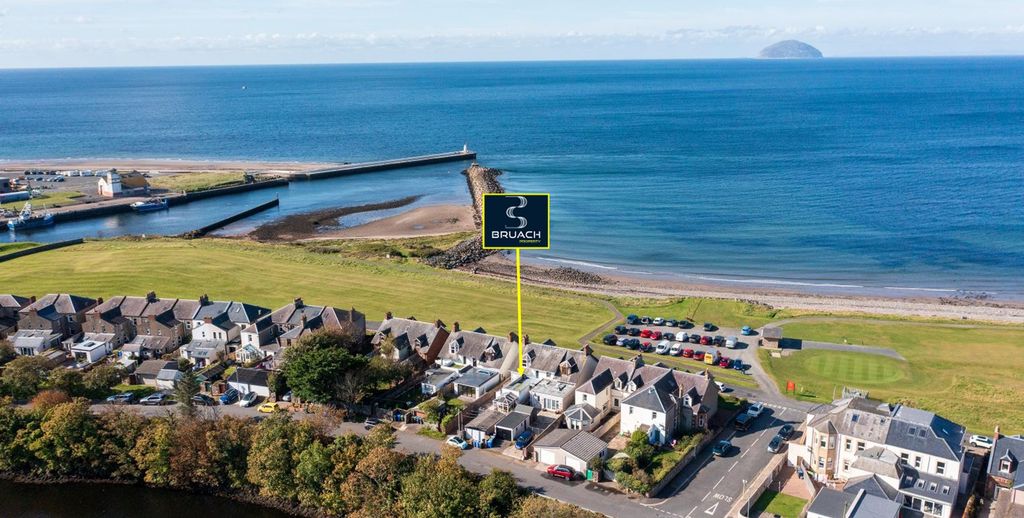 Property photo 2 of 40