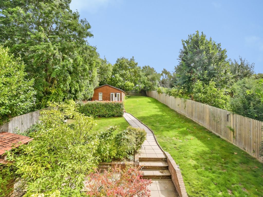 Property photo 2 of 13 Street Garden Use