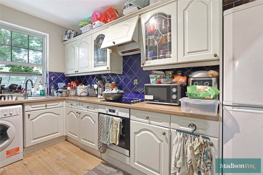 Property photo 2 of 17 Picture No. 27