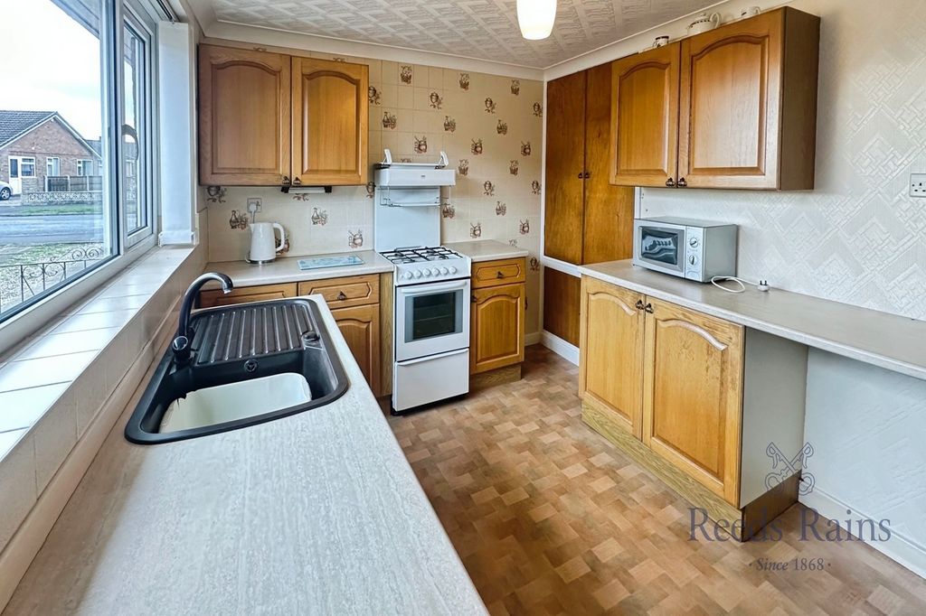 Property photo 2 of 14 Kitchen