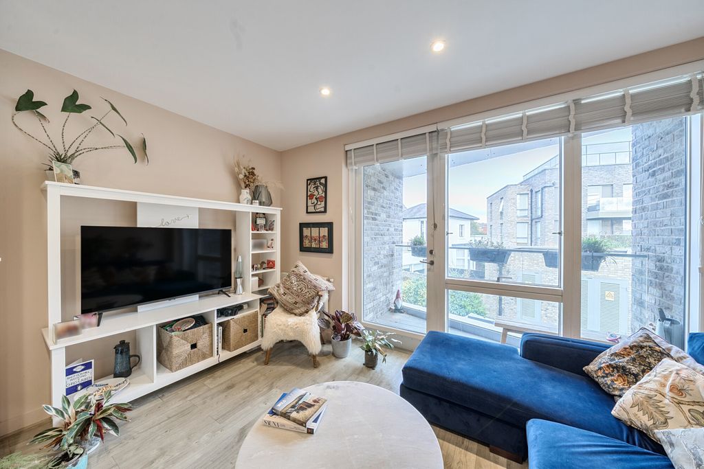 Property photo 3 of 18 Reception