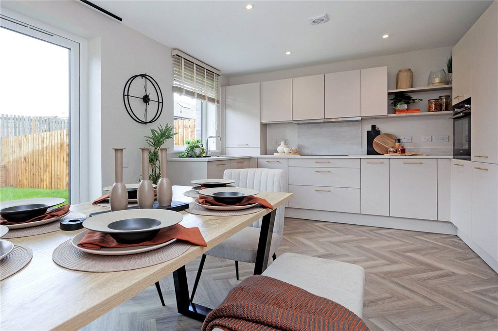 Property photo 1 of 21 Kitchen/Dining