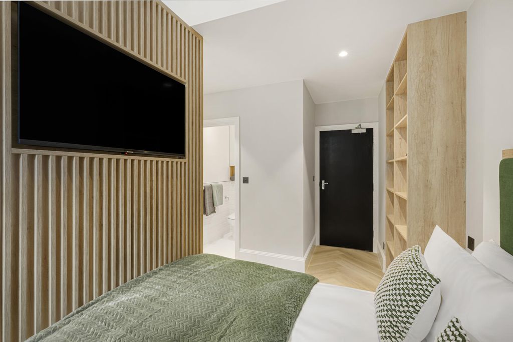 Property photo 2 of 4 Bedroom