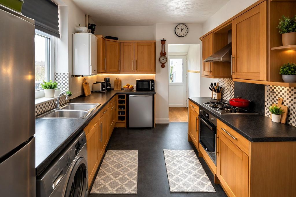 Property photo 2 of 12 Kitchen