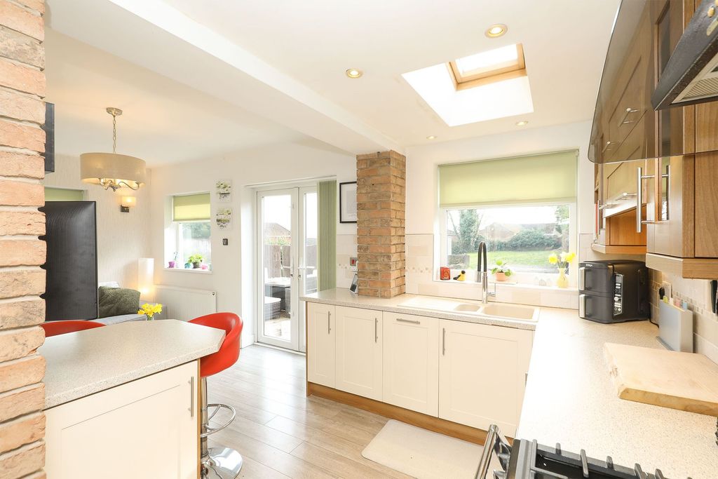 Property photo 2 of 23