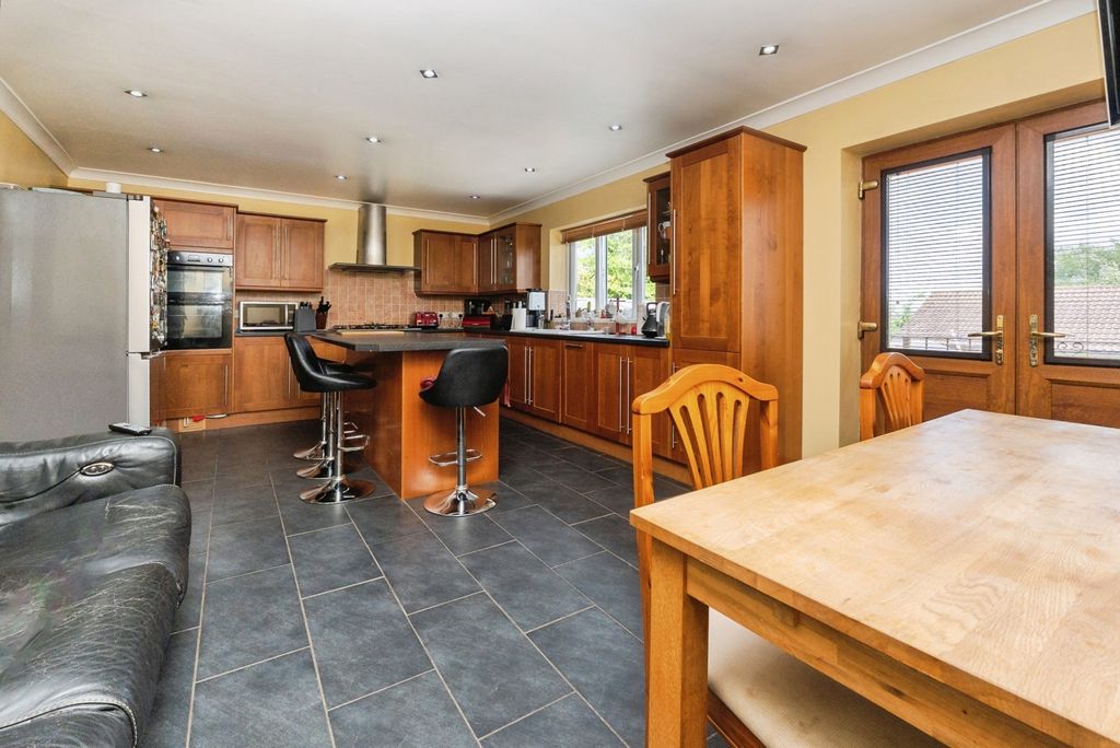 Property photo 2 of 21 Pbox-Img.Jpg