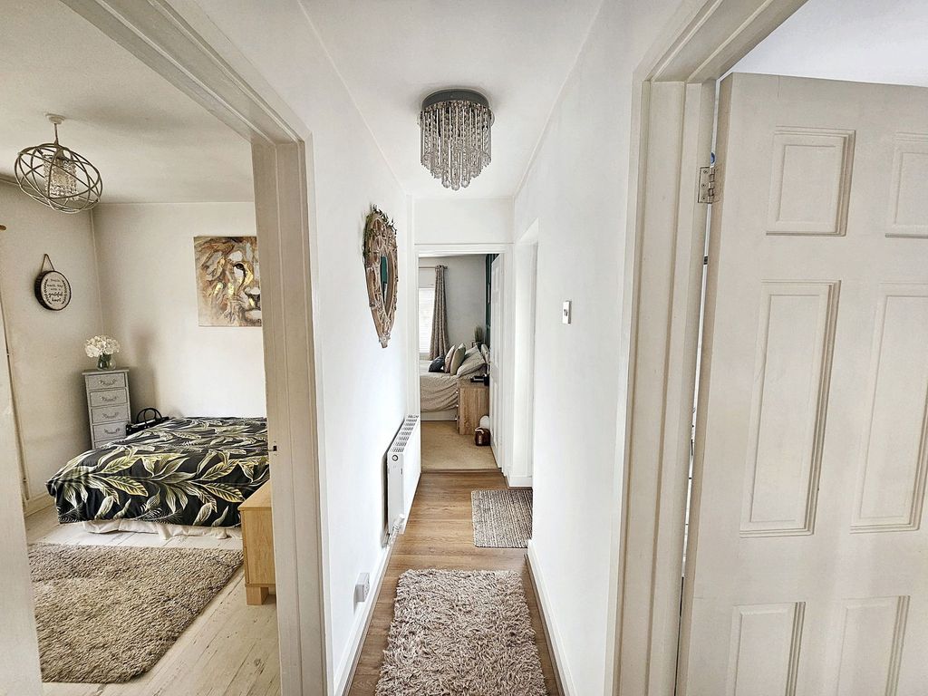 Property photo 2 of 27